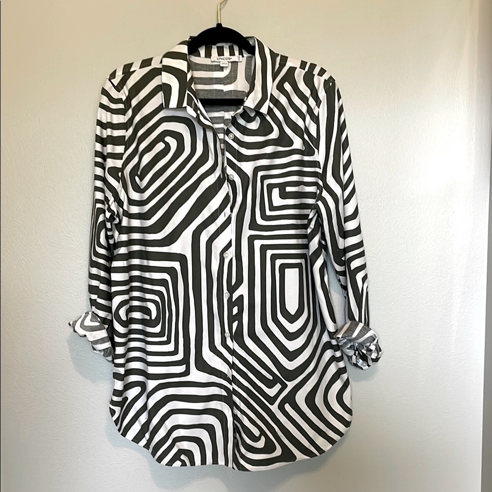 Chicos Womens Green and White Button Down Long Sleeve Shirt Geometric Casual